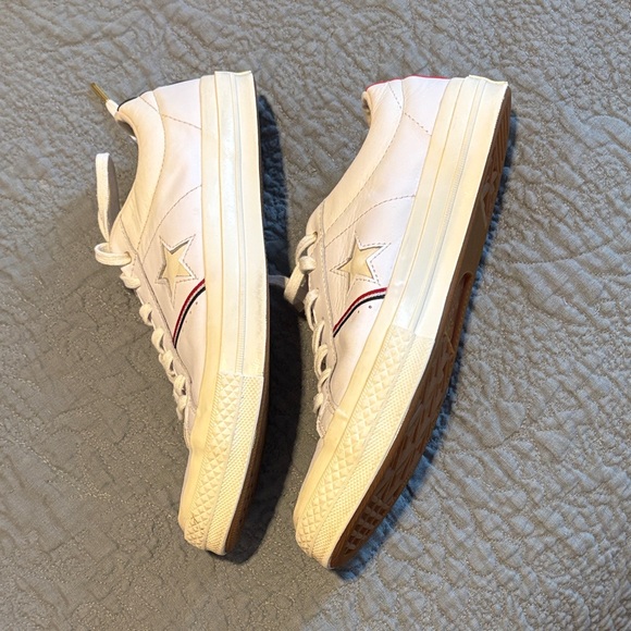 Converse White Star Sneakers with Red and Blue Accents - Picture 4 of 8